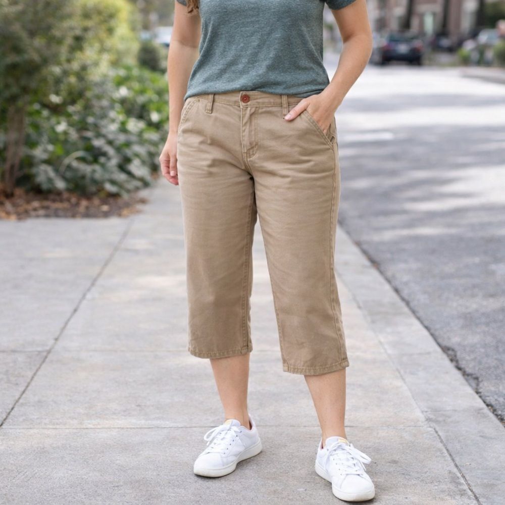 NWT Levi’s Tab Twills Khaki Capri Crop Pants
